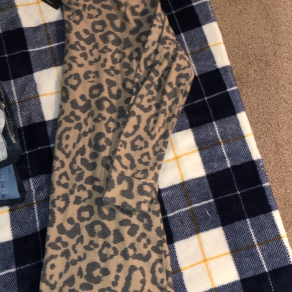 Clothes - Picture 7 of 16